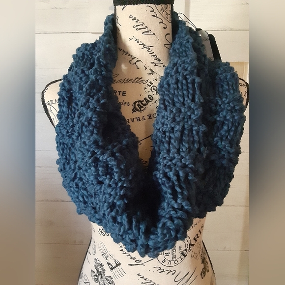 Handknit Infinity Scarf - Picture 1 of 2